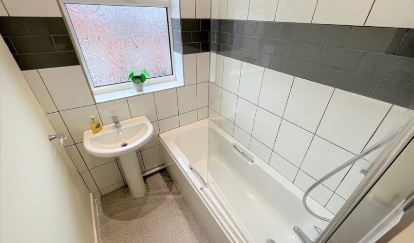 Wellington Street, Ashton Image 4