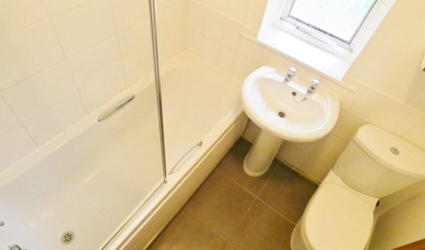 Golf View, Ingol, Preston Image 6