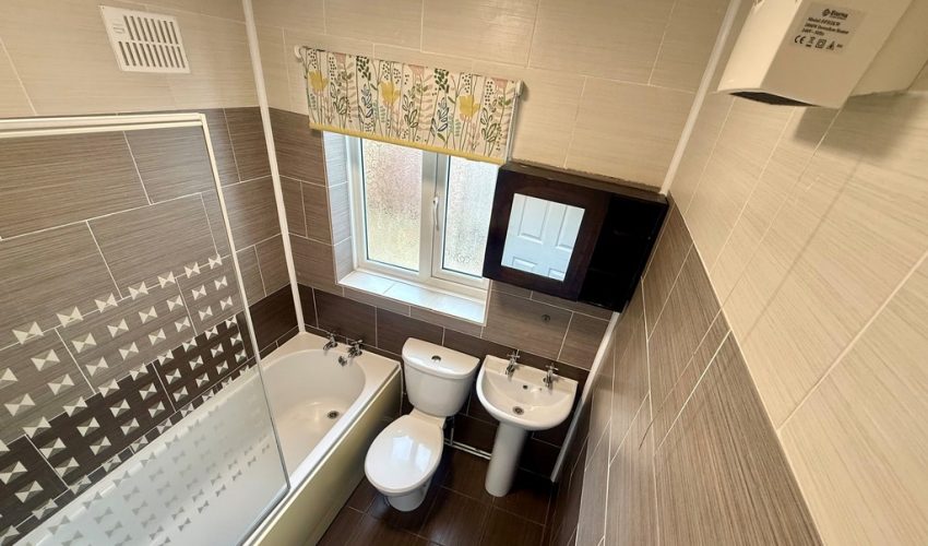 Victoria Parade, Ashton-on-ribble, Preston Image 3