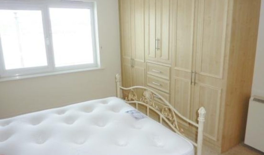 Mountbatten Close, Docklands Image 6