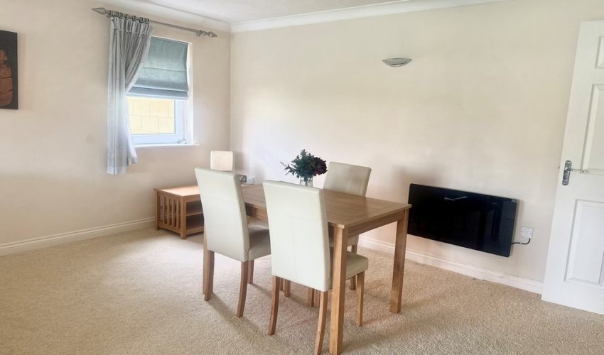 Mountbatten Close, Docklands Image 4